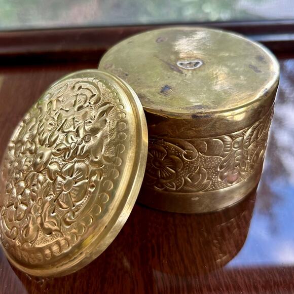Vintage Ornate Bronze Trinket Box with Floral  Embossed Design - Picture 10 of 10